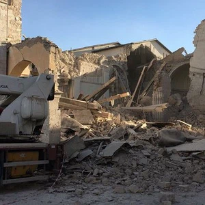 زلزال قوته 7.1 درجة يضرب وسط إيطاليا