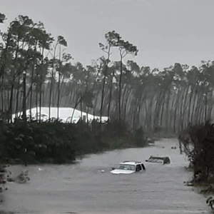 "دوريان" يخلّف وراءه جزر الباهاما... مسجلًا كارثة حقيقية في البلاد 
