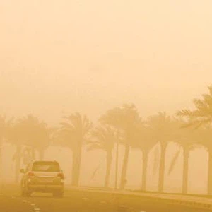 انحسار الغبار على جدة اليوم واستمراره بكثافة على وسط وشرق البلاد حتى الثلاثاء