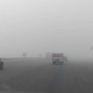Shubra-Banha Freeway closed due to heavy fog.. Watch the dense fog in the video