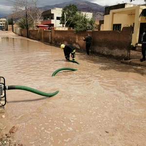 الدفاع المدني في الكرك يتعامل مع حالات مداهمة مياه لمنازل