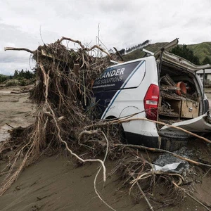 Le bilan de l'ouragan Gabriel s'alourdit en Nouvelle-Zélande et des images révèlent l'étendue des dégâts