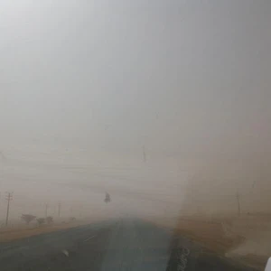 موجة من الغبار تؤثر على منطقة الأفلاج بوسط السعودية 