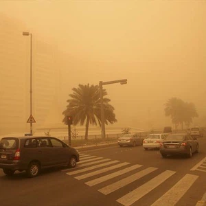 جدة وسواحل البحر الأحمر.. رياح نشطة إلى قوية وغبار كثيف يوم غدٍ الجمعة