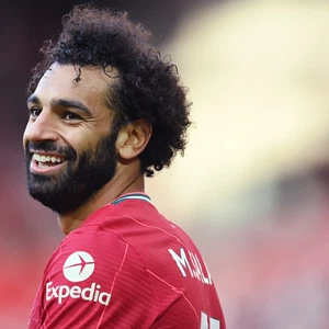 Mohamed Salah suscite la polémique en tweetant sur la mort de la reine Elizabeth, et le public commente
