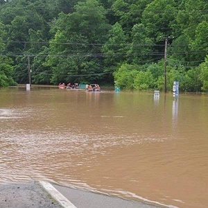 ولاية وست فرجينيا تتعرض لأسوأ موجة فيضانات منذ قرن