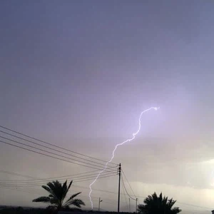 بالصور : أمطار على محافظتي العلا و العيص في المدينة المنورة الجمعة 