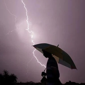 India: Lightning strikes kill 22 farmers in the south of the country