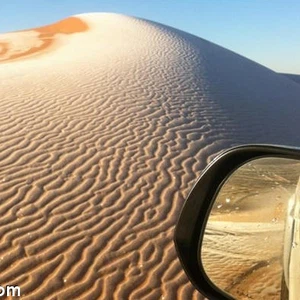 الكثبان الرملية مغطاة بالصقيع 