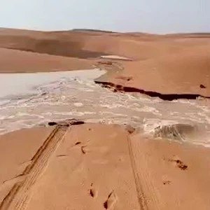 Video | A majestic scene of fresh water flowing in the Empty Quarter desert... one of the driest regions in the world
