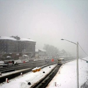 عاصفة ثلجية بكولورادو تلغي مئات الرحلات الجوية