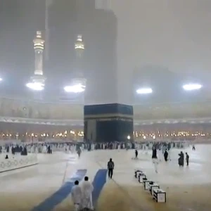 ما يُسن من الدعاء عند عصف الرياح ونزول المطر