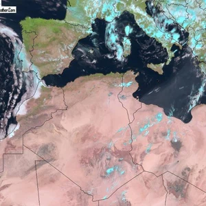 الضباب يظهر بوضوح فوق سواحل المغرب والمناطق الداخلية القريبة من البحر