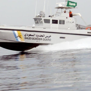 الأجواء العاصفة تُحاصر 9 أشخاص في تبوك وحرس الحدود يتدخل