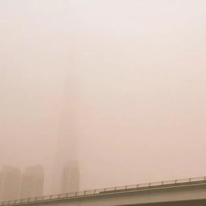 برج خليفة نقلاً عن مركز العاصفة