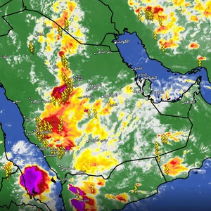 بشكل لافت منتصف مايو || السحب الرعدية تغطي مساحات واسعة من السعودية وتنبيه من الغبار والسيول
