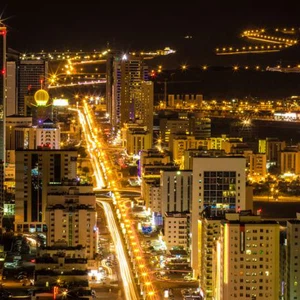 الخميس: طقس مستقر وحار عموماً ورياح نشطة ليلاً على الفجيرة والساحل الشرقي