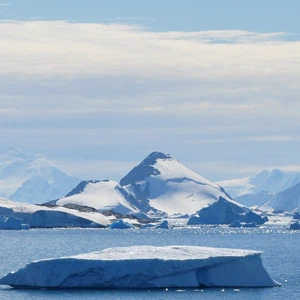 القطب الجنوبي يسجل رقما قياسيا لارتفاع درجة الحرارة فيه