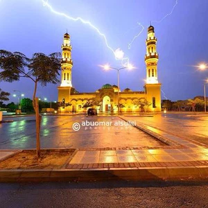 عدد ومضات البرق في سماء المدينة كان عالياً جداً