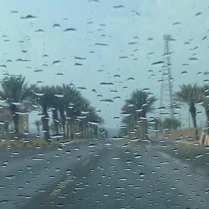 فرصة لزخات محلية من المطر في بعض المناطق خاصة الداخلية والغربية