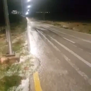 تغطية مباشرة من فريق طقس العرب للثلوج في المرتفعات العالية جنوب المملكة 