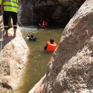 "مدني عسير" يعثر على  جثة مفقود سيول بارق