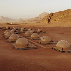 "فريدوميس وسونسيتي كامب".. مخيم صحراوي أردني يحاكي الحياة على المريخ