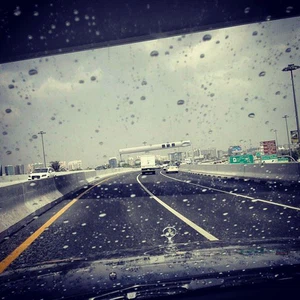 صورة للأمطار نهار الخميس داخل مدينة دبي