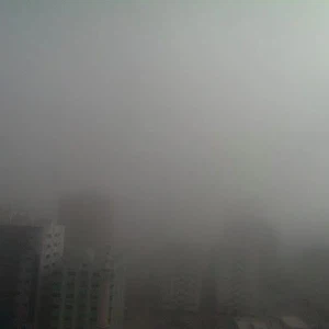 صورة من ضباب دبي مع ساعات صباح الأحد - عبر سارة يوسف