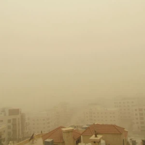 صورة للغبار في أجواء العاصمة عمّان صباح الثلاثاء