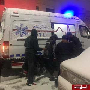 فرق الدفاع المدني تنقل المرضى للمستشفيات خلال الظروف الجوية الصعبة  فرق الدفاع المدني تنقل المرضى للمستشفيات خلال الظروف الجوية الصعبة