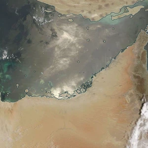 طقس حار نهاراً وفرصة للاتربة المثارة والضباب الخفيف خاصة غرب البلاد