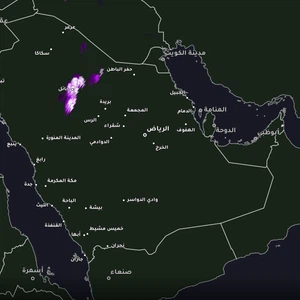 حزام من السحب الرعدية يعبر سماء حائل مرفق بأمطار متفاوتة الغزارة