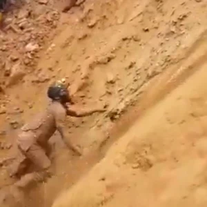 vidéo | Moments héroïques d'un mineur qui a sauvé 9 de ses collègues après que la mine s'est effondrée sur eux