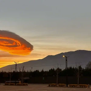 A stunning scene of a UFO-like cloud formed over Bursa, Turkey.. Video