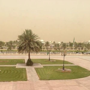 صورة:غبار عالق في أجواء الإمارات نهار الخميس