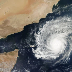 إعصار جديد اسمه 
