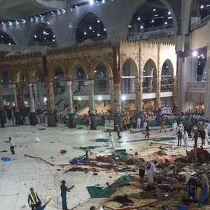 وفاة 107 أشخاص وإصابة 238 آخرين بعد سقوط رافعة بسبب الرياح في الحرم المكي الشريف