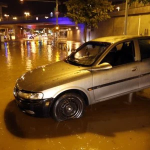 مقتل 16 شخصاً على الأقل في فيضانات بجنوب فرنسا