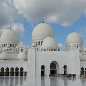 الجمعة: سحب منخفضة على أبوظبي وغرب البلاد