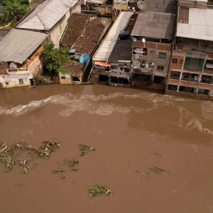 Video | A catastrophe befalls in Brazil.. Massive floods and the collapse of two dams cause deaths and cause chaos in the country