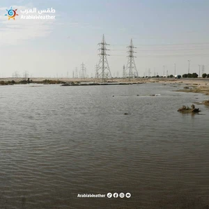 مشاهد من أمطار الكويت الغزيرة وكيف غمرت أجزاء من الأرض وحولتها إلى برك مائية