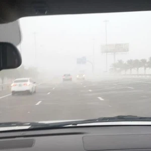 استمرار هبوب الرياح الجنوبية المثيرة للأتربة على فترات يومي الثلاثاء والأربعاء