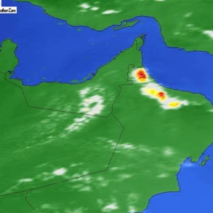 سحب رعدية شرق مدينة العين