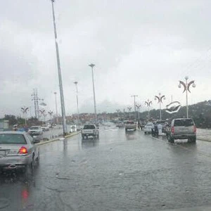 بالصور: الأمطار الغزيرة تروي مرتفعات أبها 