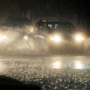 منخفض جوي ماطر وعالي الفعالية الأحد والاثنين .. وتنبيه من السيول وشدة الرياح