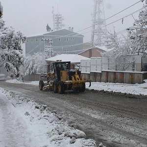 الثلوج تقطع الطرق في عدة مناطق بتركيا 