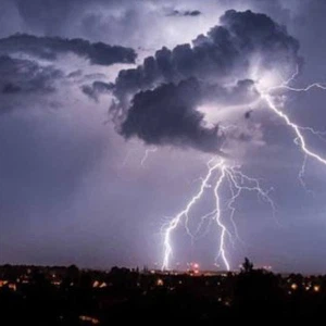 Emirates | Warning of cumulus clouds accompanied by rain and winds that raise dust and dust, according to the National Center
