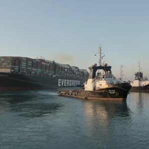 Suez Canal Authority: Resumption of navigation in the canal at 8 pm local time