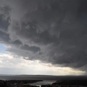 زخات رعدية متفرقة متوقعة على مرتفعات جازان وأبها يوم الجمعة